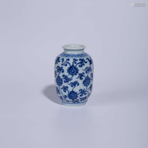 Qing Yongzheng blue and white pot