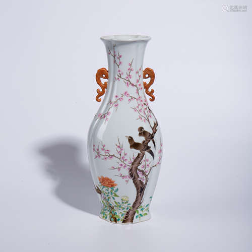 Qing Dynasty Qianlong pastel flower and bird pattern bottle