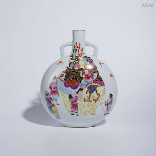 Yongzheng pink flat bottle in Qing Dynasty