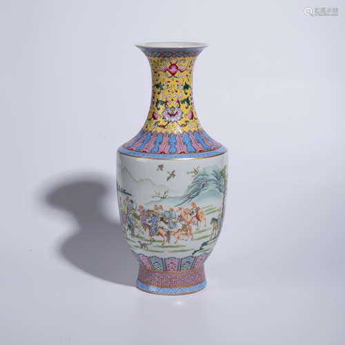 Qing Dynasty Qianlong pastel bottle