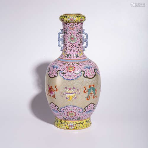 Qing Qianlong pastel two ear bottle