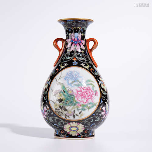 Qing Yongzheng pink flower pattern two ear bottle