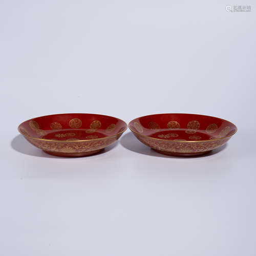 A pair of gold color discs with red background in Qianlong o...