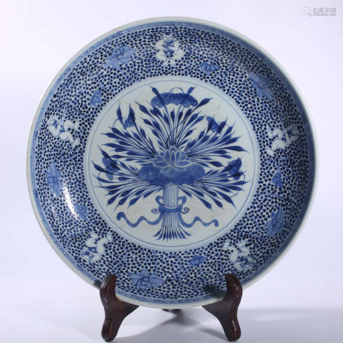 Qing Dynasty blue and white tangled lotus pattern plate