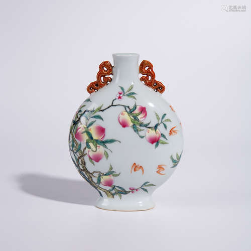 Qing Dynasty Qianlong pink peach pattern flat bottle