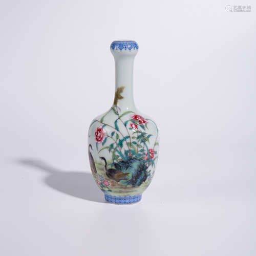 Qing Yongzheng pastel bottle