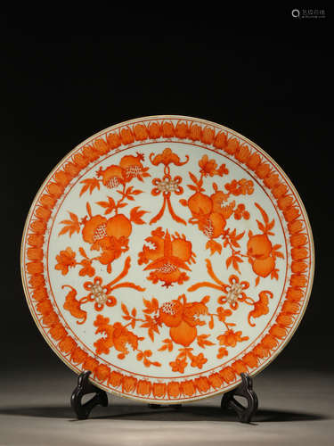 Red multi - child and multi - blessing dish in Qing Dynasty