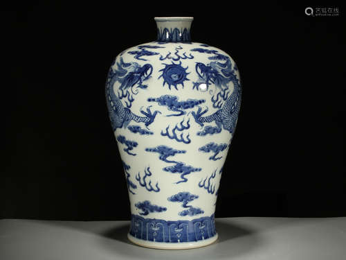 Blue and white Meiping vase with dragons