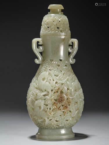 Hetian jade beast amphora in Qing dynasty