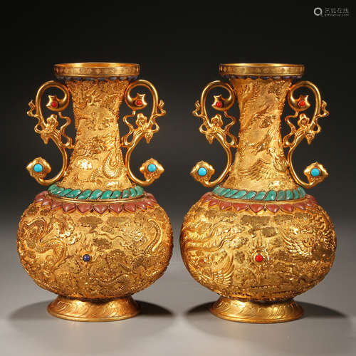 A pair of copper gilt inlaid with pine stone vase