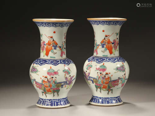 A pair of Tongzhi decorated vase