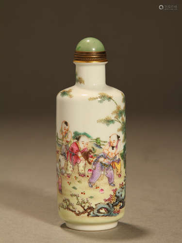 Enamel figure snuff bottle