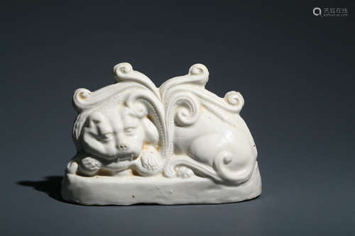 CHINESE WHITE GLAZE PORCELAIN FIGURE OF MYTHICAL BEAST