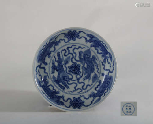 CHINESE BLUE AND WHITE LION DISH