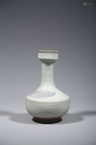 CHINESE WHITE GLAZE AND PURPLE SPLASHED VASE