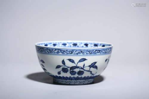CHINESE BLUE AND WHITE FRUITS BOWL