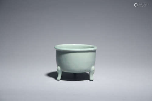 CHINESE LONGQUAN KILN TRIPOD CENSER