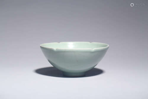 CHINESE CELADON GLAZE LOBED BOWL