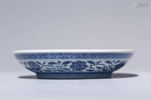 CHINESE BLUE AND WHITE FLORAL DISH