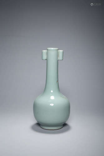 CHINESE CELADON GLAZE DOUBLE EARED GLOBULAR VASE