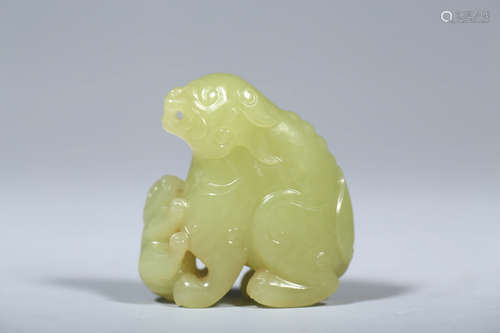 CHINESE CARVED YELLOW JADE FIGURE OF BEAST