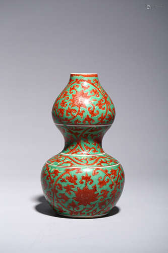 CHINESE GREEN GROUND FLORAL DOUBLE GOURD SHAPED VASE