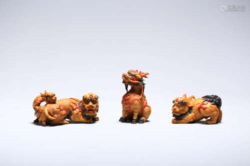 CHINESE SET OF THREE PAINTED HORN CARVING OF MYTHICAL BEASTS