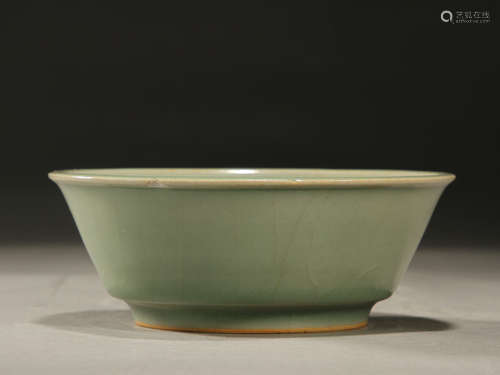 Longquan kiln flat cup