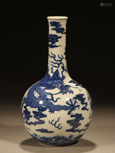 Blue and white dragon pattern celestial globe bottle