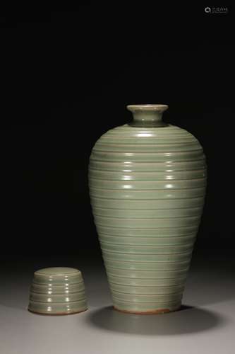 Longquan kiln rotary plum vase