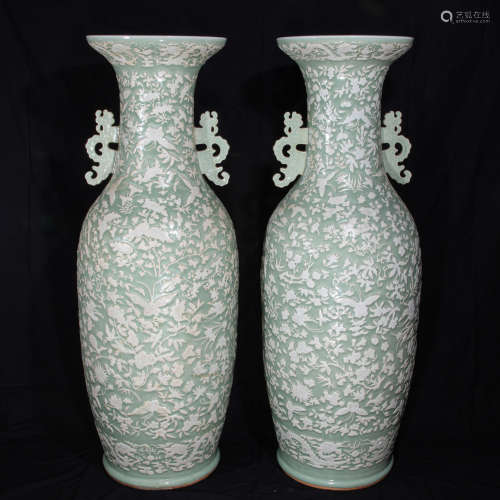 A PAIR OF CHINESE GREEN GLAZE AMPHORA, QING DYNASTY