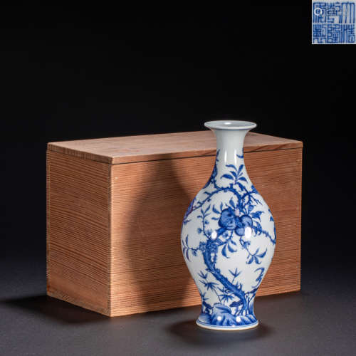 CHINESE BLUE AND WHITE FLASK, QIANLONG PERIOD, QING DYNASTY