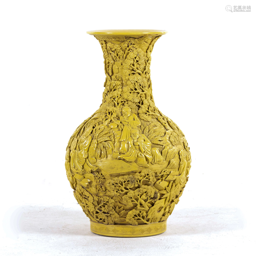 QING FAMILLE JAUNE PORCELAIN CARVING REWARD VASE