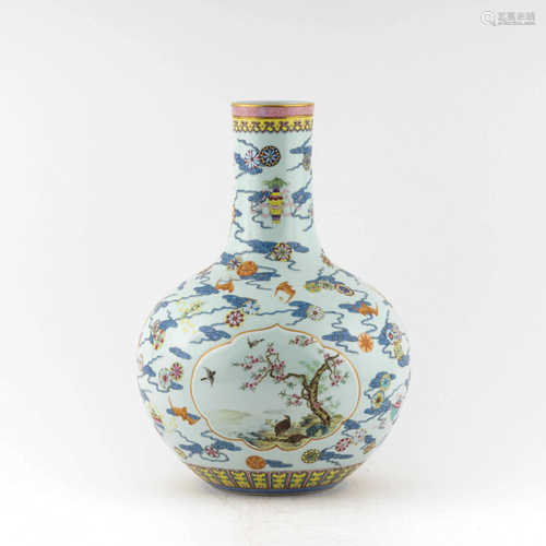 QING BAJIXIANG MOTIF REWARD VASE