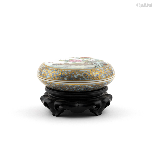 QING FAMILLE ROSE & GILT PORCELAIN TRINKET BOX