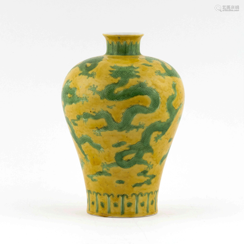 QING GREEN DRAGON OVER FAMILLE JAUNE MEIPING JAR