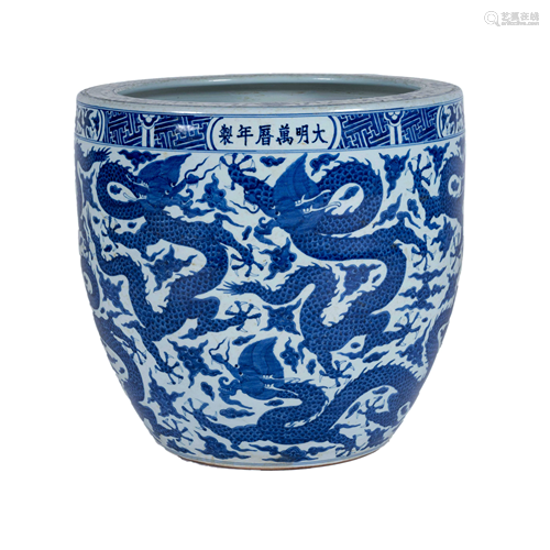 MING WANLI BLUE & WHITE DRAGON FISH POT