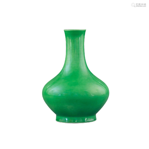 YONGZHENG FAMILLE VERTE MONOCHROME REWARD VASE