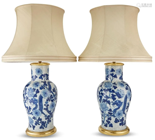 A Pair of Chinese Blue and White Porcelain Vases