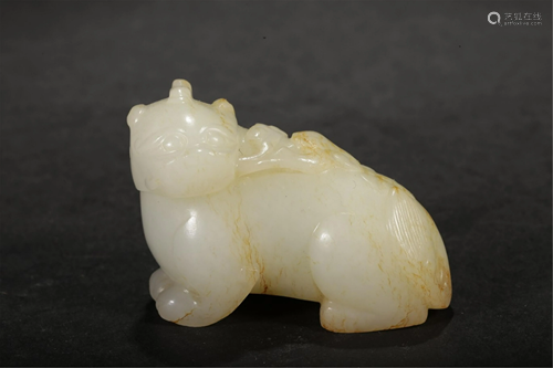 AN AUSPICIOUS BEAST WHITE JADE CARVING