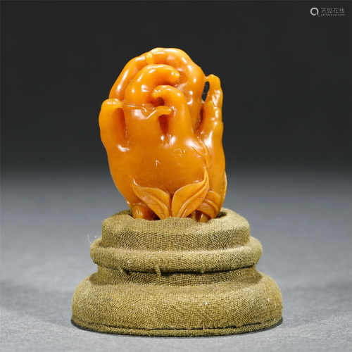 A CHINESE BERGAMOT SHAPED SOAPSTONE DECORATION