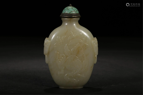 A CARVED WHITE JADE SNUFF BOTTLE