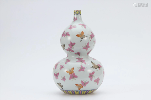 A FAMILLE ROSE BUTTERFLIES DOUBLE-GOURDS VASE