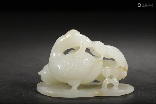 A WHITE JADE FLOWER-AND-BIRD CARVING