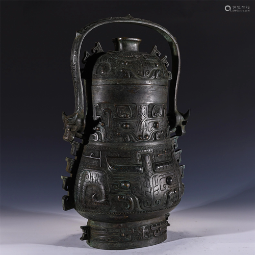 A CHINESE LOOP-HANDLED BRONZE RITUAL VESSEL