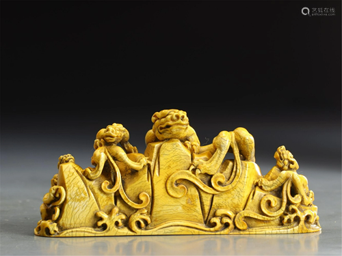 A CARVED MOUNTAIN SHAPED CHI-DRAGON BRUSH REST