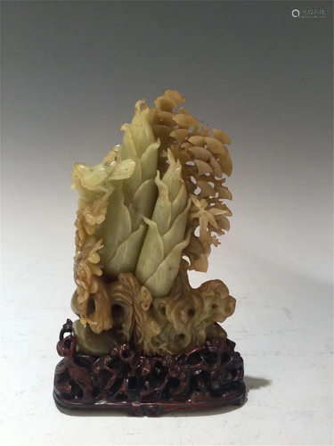 A JADE CARVED DECORATION