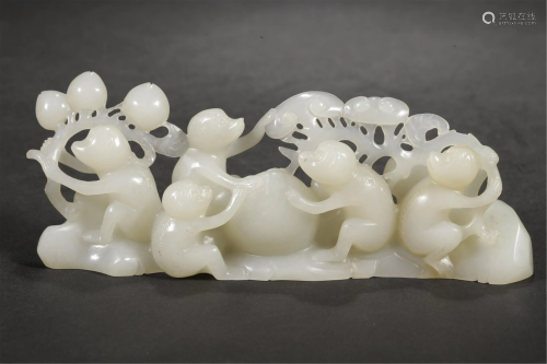 A JADE DECORATION CARVED WITH MONKEYS AND PEACHES