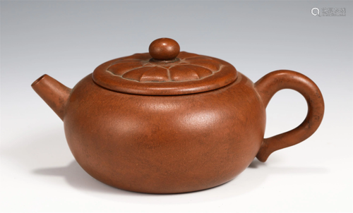 A CHINESE YIXING CLAY TEA POT