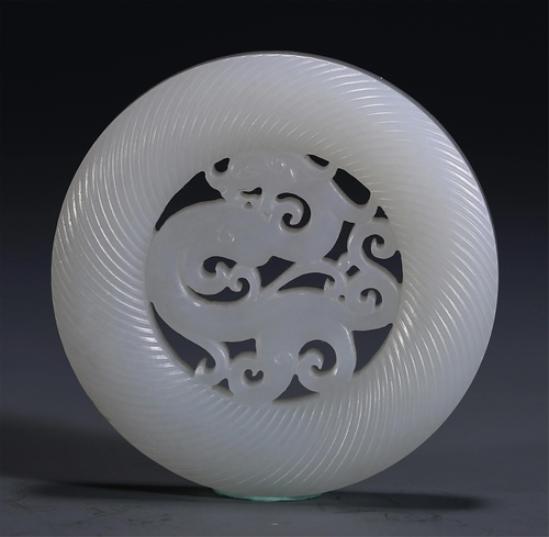 A CHINESE JADE CARVED CIRCULAR DRAGON PENDANT